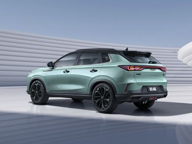 DongFeng Huge, Внедорожник 5 дв. — вид сзади в три четверти