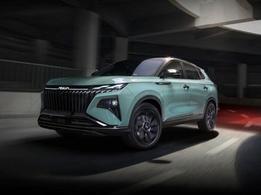 DongFeng Huge, Внедорожник 5 дв. — вид спереди в три четверти