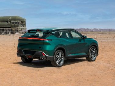 DongFeng Mage, Внедорожник 5 дв. — вид сзади в три четверти