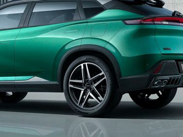 DongFeng Mage, Внедорожник 5 дв. — вид сзади в три четверти