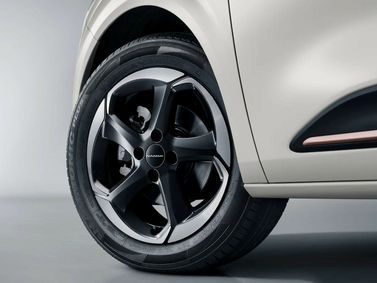 DongFeng Nammi 01، هاتشباك 5 أبواب — جنط العجلة