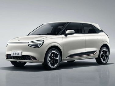 DongFeng Nammi 01، هاتشباك 5 أبواب — منظر أمامي بزاوية ثلاثة أرباع