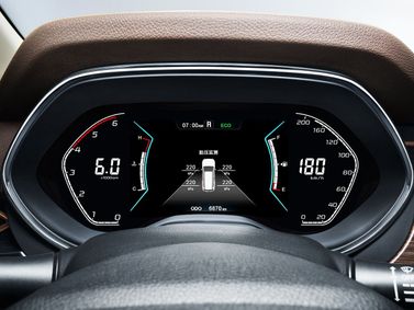 DongFeng Paladin I، دفع رباعي 5 أبواب — لوحة العدادات