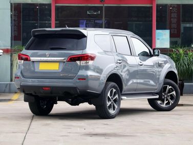 DongFeng Paladin I، دفع رباعي 5 أبواب — منظر خلفي أيمن