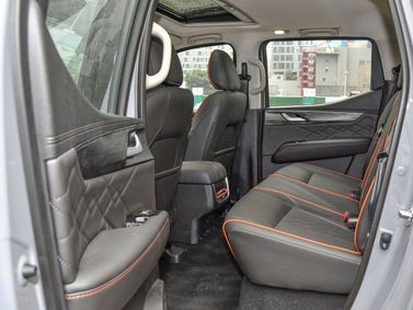 DongFeng Rich 7، بيك أب بكابينة مزدوجة Tiger Roar — المقاعد الخلفية