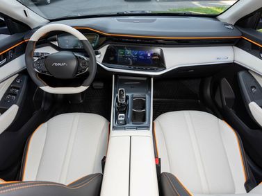 DongFeng Shine Max, Седан — место водителя