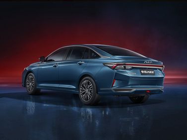 DongFeng Shine Max, Седан — вид сзади в три четверти