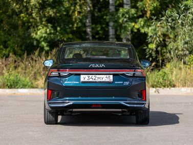DongFeng Shine Max, Седан — вид сзади