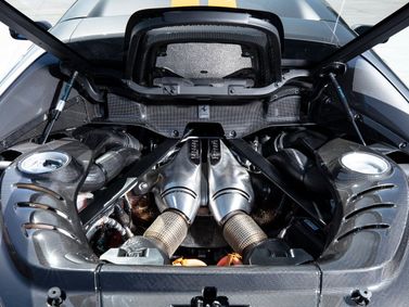 Ferrari 296, Купе — моторный отсек