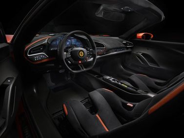 Ferrari 296, Родстер Speciale A — место водителя