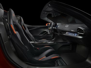 Ferrari 296, Родстер Speciale A — передние сиденья