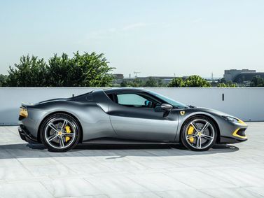 Ferrari 296, Купе — вид слева