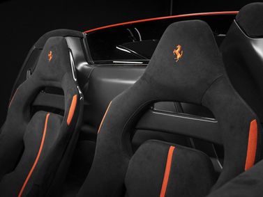 Ferrari 296, Родстер Speciale A — передние сиденья