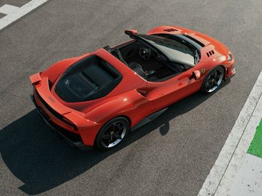 Ferrari 296, Родстер Speciale A — вид сзади в три четверти