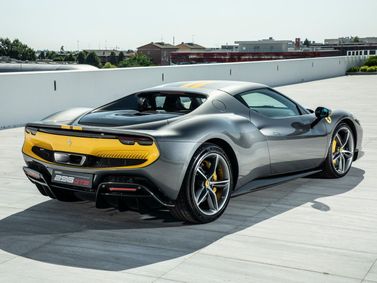 Ferrari 296, Купе — вид сзади в три четверти