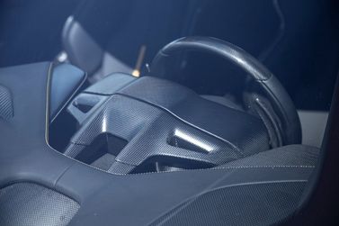 Ferrari 296, Купе — рулевое колесо