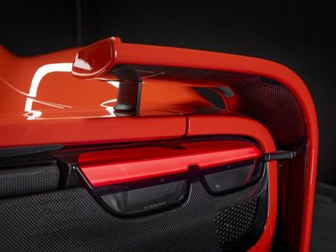 Ferrari 296, Родстер Speciale A — задняя часть автомобиля крупным планом