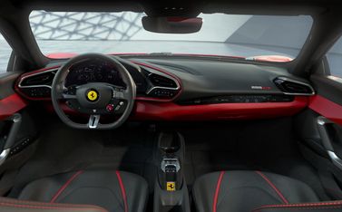 Ferrari 296, Купе — место водителя