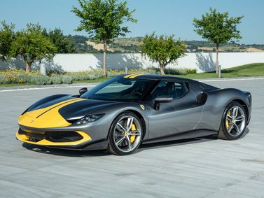 Ferrari 296, Купе — вид спереди слева