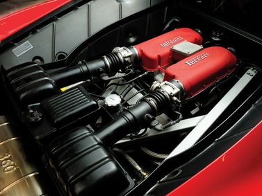Ferrari 360, Купе Modena — моторный отсек