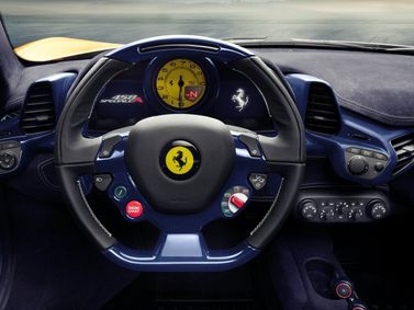 Ferrari 458, Родстер Speciale — рулевое колесо