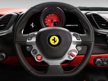 Ferrari 488, Купе GTB — рулевое колесо