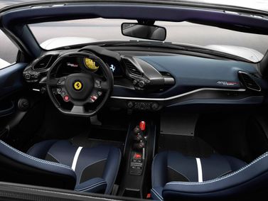Ferrari 488, Родстер Pista Spider — место водителя