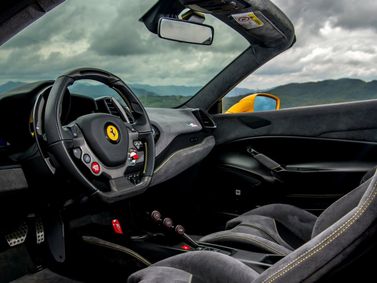 Ferrari 488, Родстер Pista Spider — место водителя
