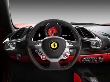 Ferrari 488, Купе GTB — место водителя