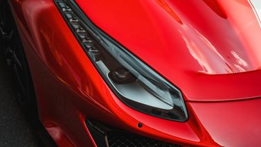 Ferrari 488, Купе Pista — передняя фара
