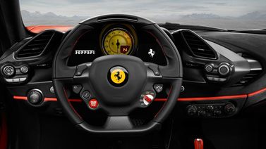 Ferrari 488, Купе Pista — рулевое колесо
