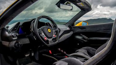 Ferrari 488, Родстер Pista Spider — место водителя
