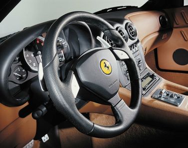 Ferrari 575M, Купе Maranello — рулевое колесо