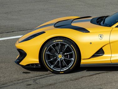 Ferrari 812, Купе Competizione — вид спереди в три четверти