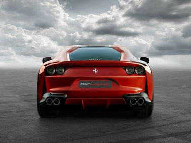 Ferrari 812, Купе Superfast — вид сзади