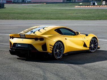 Ferrari 812, Купе Competizione — вид сзади в три четверти