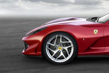 Ferrari 812, Купе Superfast — передняя часть автомобиля крупным планом