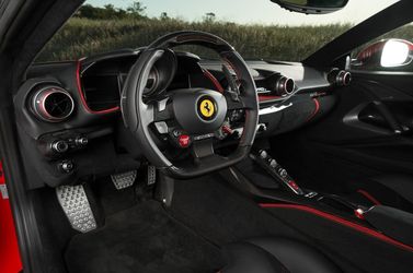 Ferrari 812, Купе Superfast — место водителя