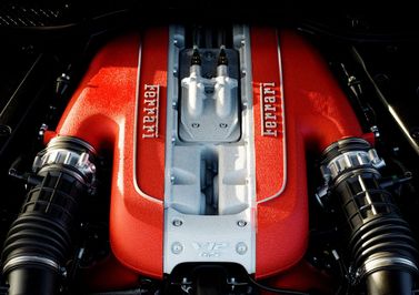 Ferrari 812, Купе Superfast — моторный отсек
