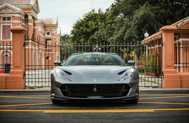 Ferrari 812, Родстер GTS — вид спереди