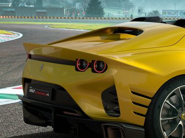 Ferrari 812, Родстер — вид сзади в три четверти