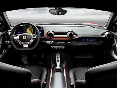 Ferrari 812, Купе Superfast — передняя панель