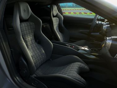 Ferrari 812, Купе Competizione — передние сиденья