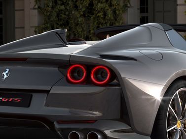 Ferrari 812, Родстер GTS — вид сзади в три четверти