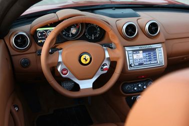 Ferrari California I, Кабриолет — передняя панель