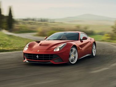 Ferrari F12, Купе Berlinetta — вид спереди в три четверти