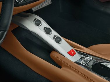 Ferrari F12, Купе Berlinetta — селектор коробки передач
