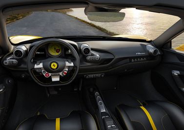 Ferrari F8, Родстер Spider — передняя панель