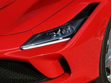 Ferrari F8, Купе Tributo — передняя фара