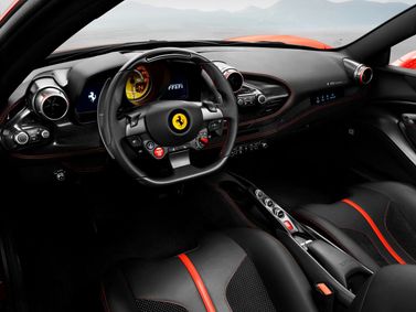 Ferrari F8, Купе Tributo — место водителя